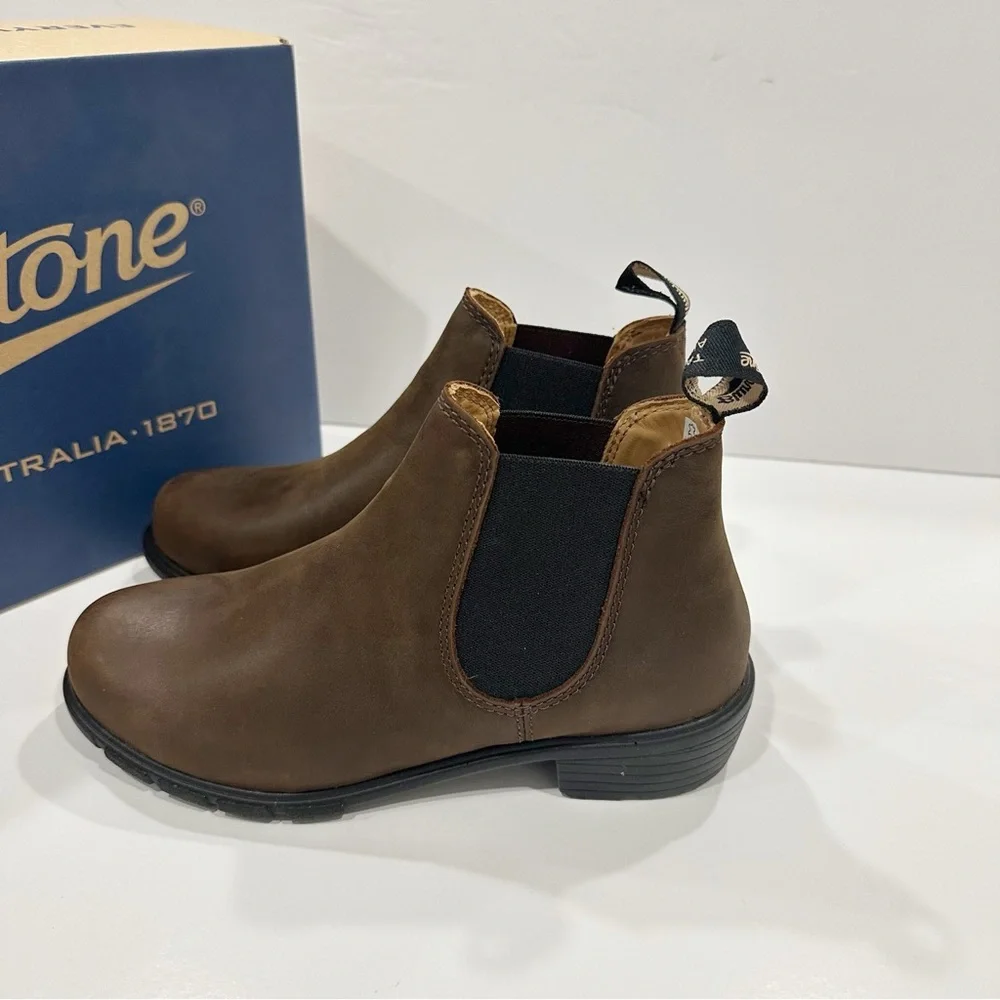 Blundstone 1970 Antique Brown Women’s Leather Chelsea Ankle Boots